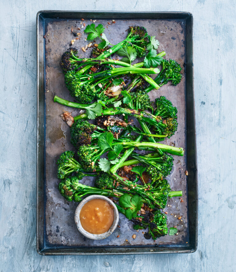 Rostad broccoli med misodressing